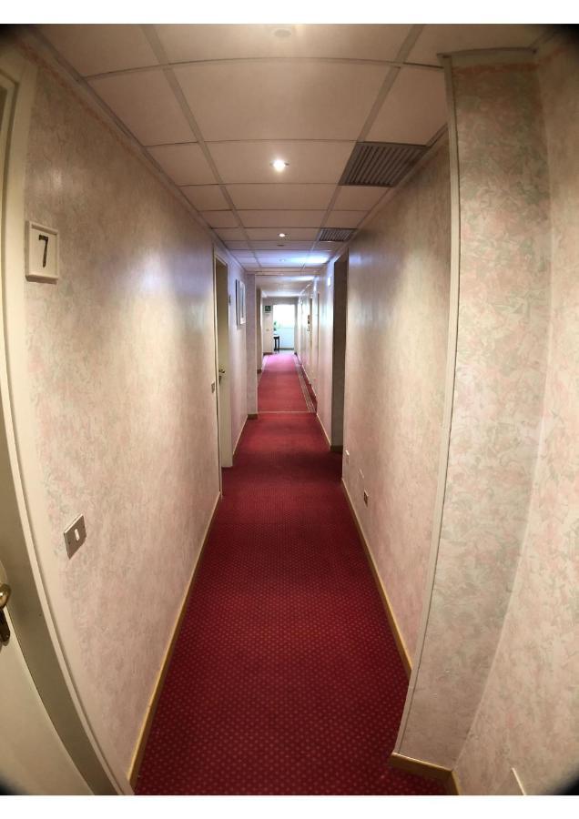Hotel La Bussola Padenghe sul Garda Bagian luar foto