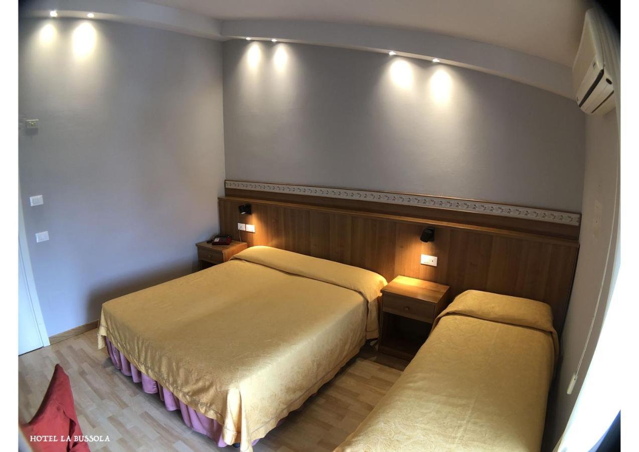 Hotel La Bussola Padenghe sul Garda Bagian luar foto
