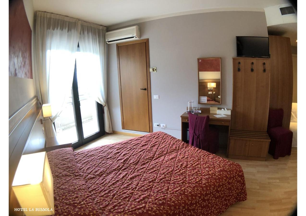 Hotel La Bussola Padenghe sul Garda Bagian luar foto