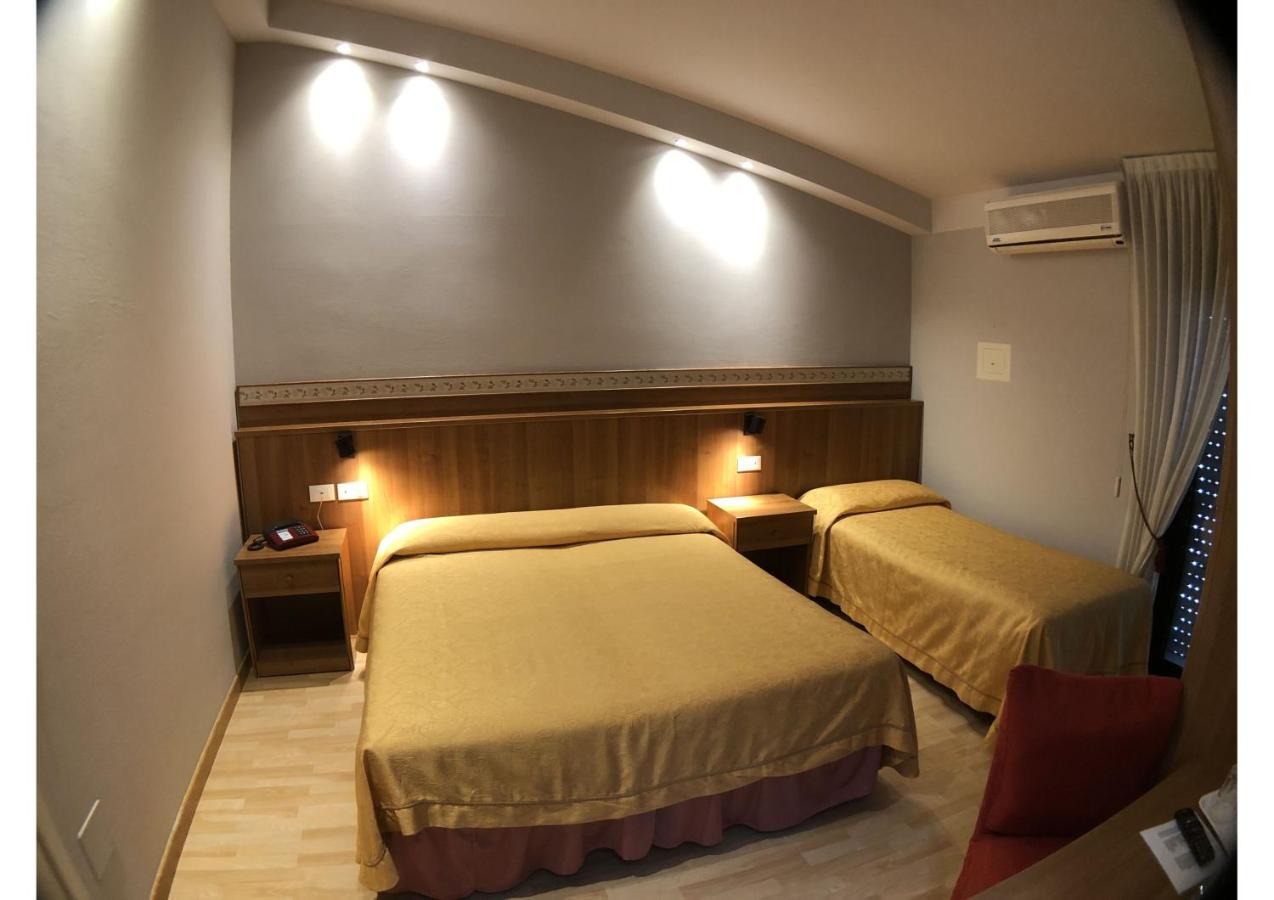 Hotel La Bussola Padenghe sul Garda Bagian luar foto