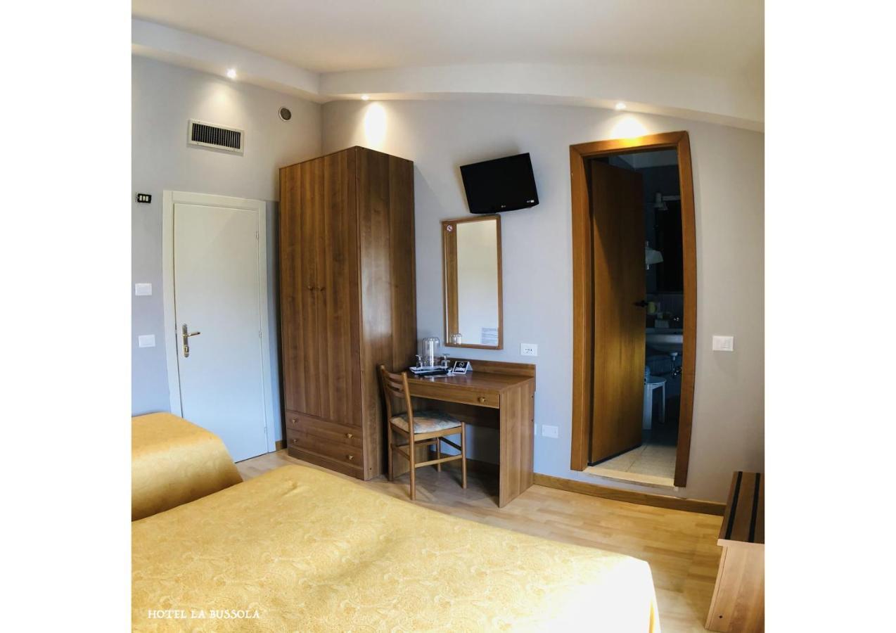 Hotel La Bussola Padenghe sul Garda Bagian luar foto
