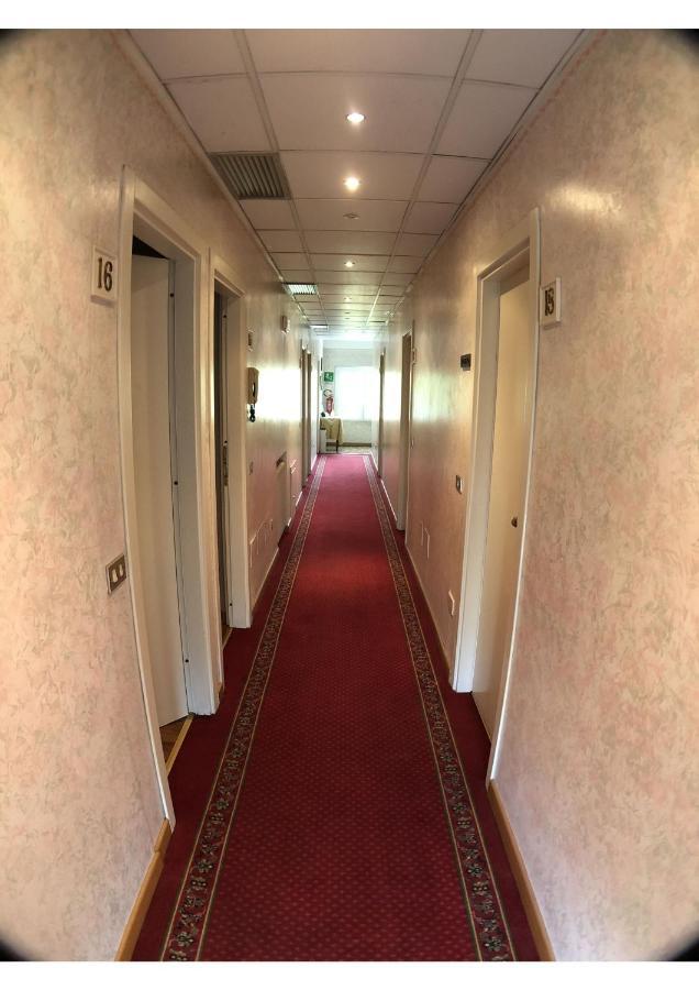 Hotel La Bussola Padenghe sul Garda Bagian luar foto