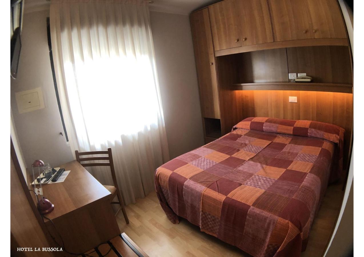 Hotel La Bussola Padenghe sul Garda Bagian luar foto