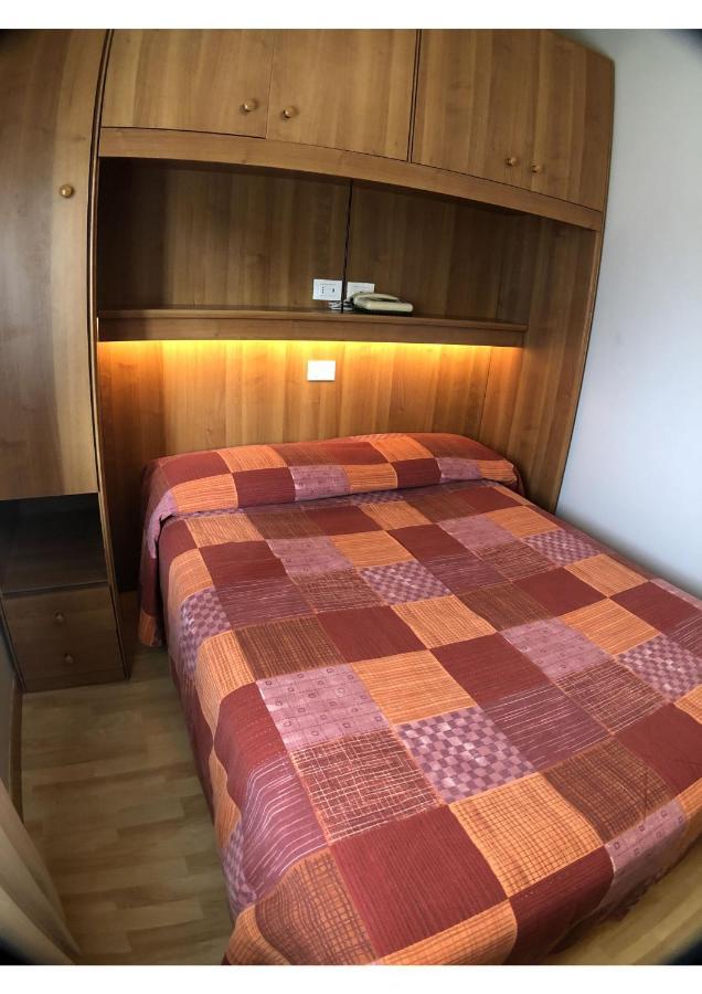 Hotel La Bussola Padenghe sul Garda Bagian luar foto