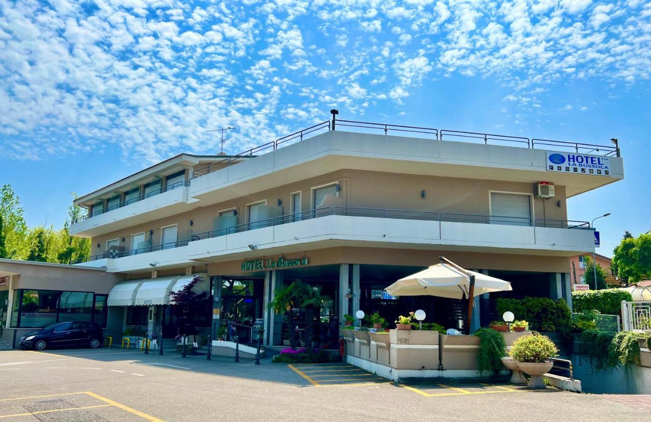 Hotel La Bussola Padenghe sul Garda Bagian luar foto