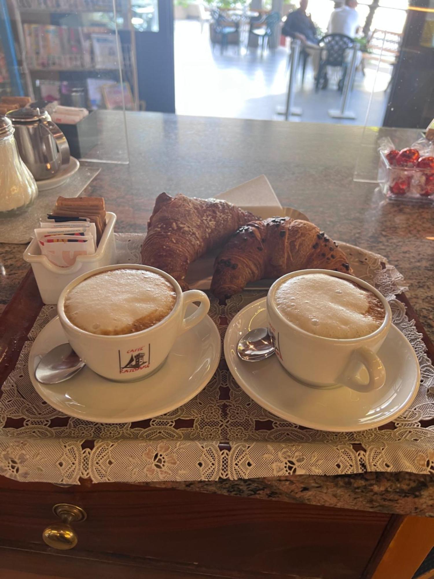 Hotel La Bussola Padenghe sul Garda Bagian luar foto