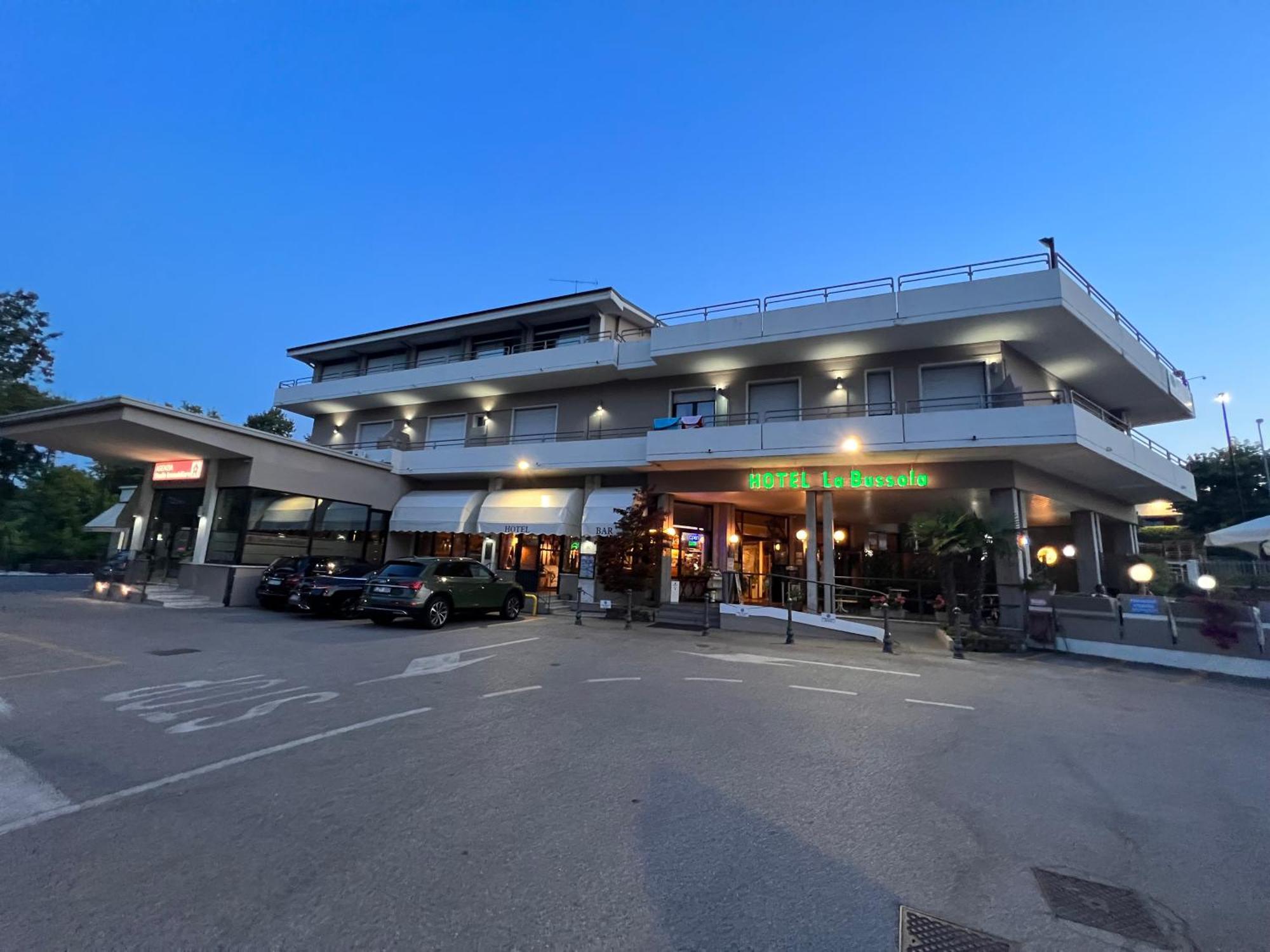 Hotel La Bussola Padenghe sul Garda Bagian luar foto