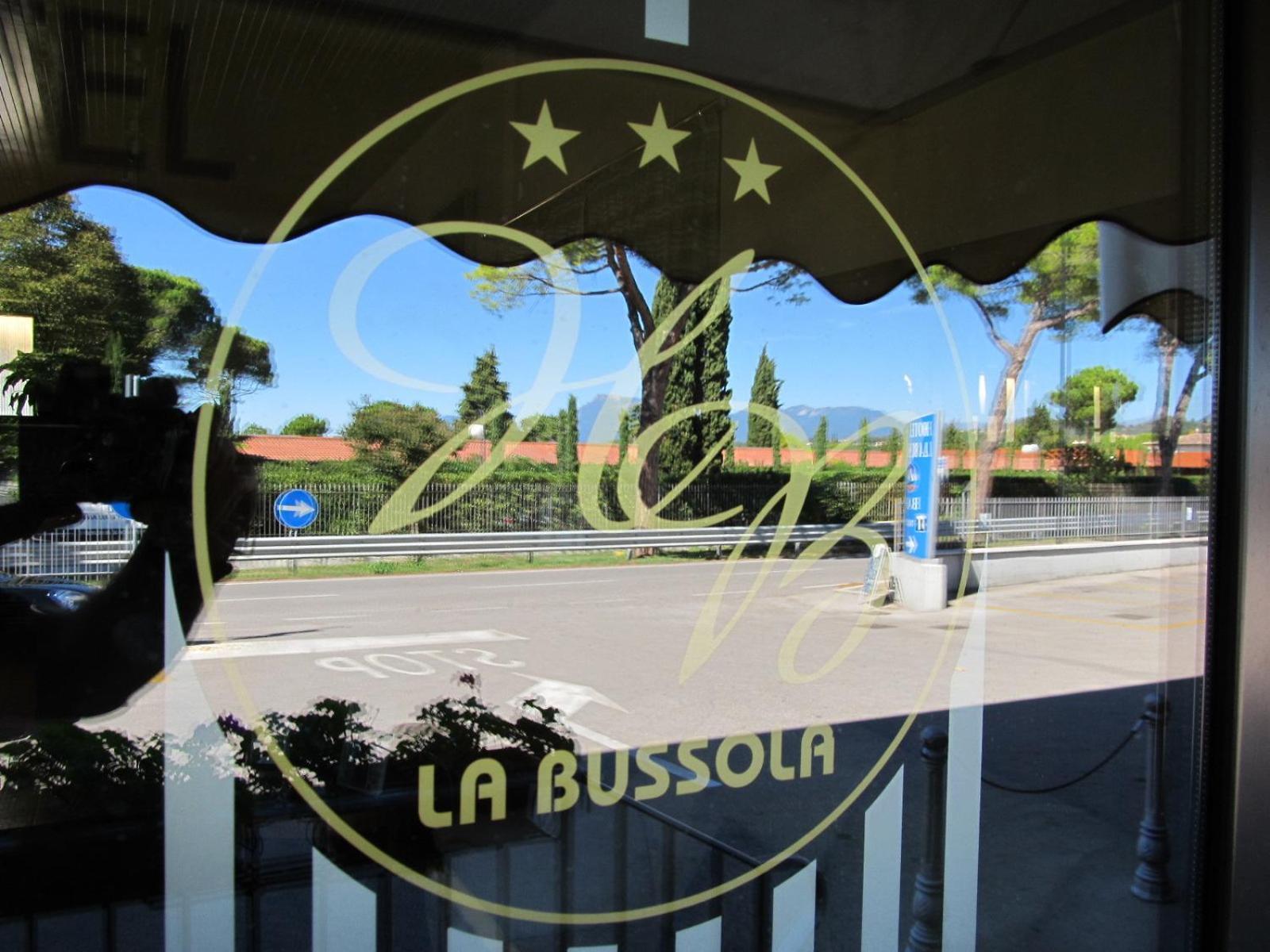 Hotel La Bussola Padenghe sul Garda Bagian luar foto