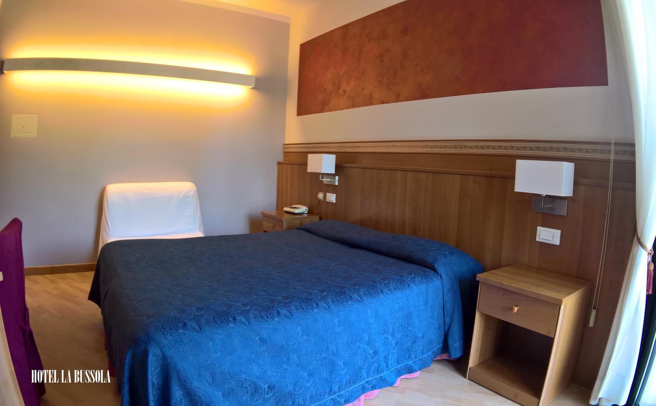 Hotel La Bussola Padenghe sul Garda Bagian luar foto