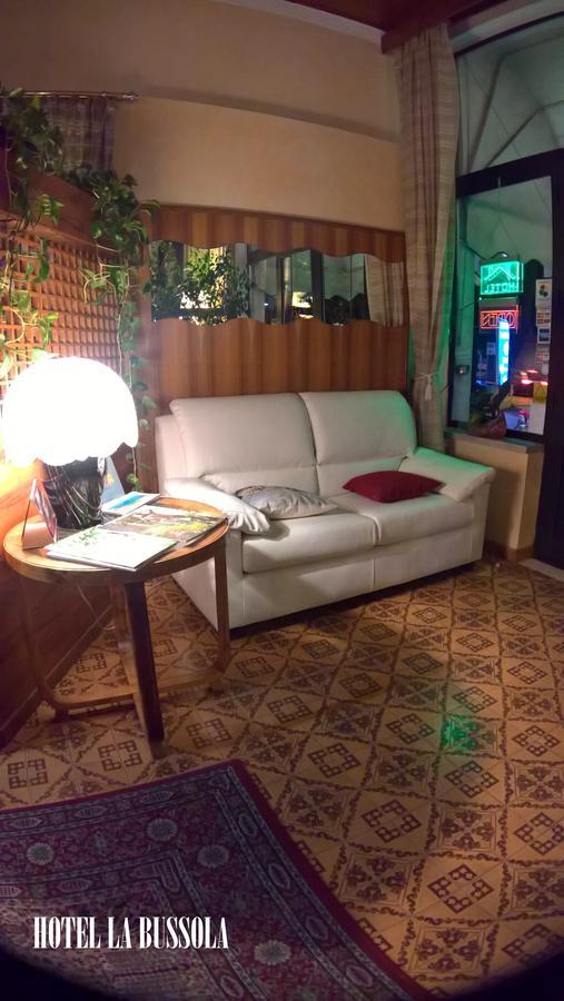 Hotel La Bussola Padenghe sul Garda Bagian luar foto