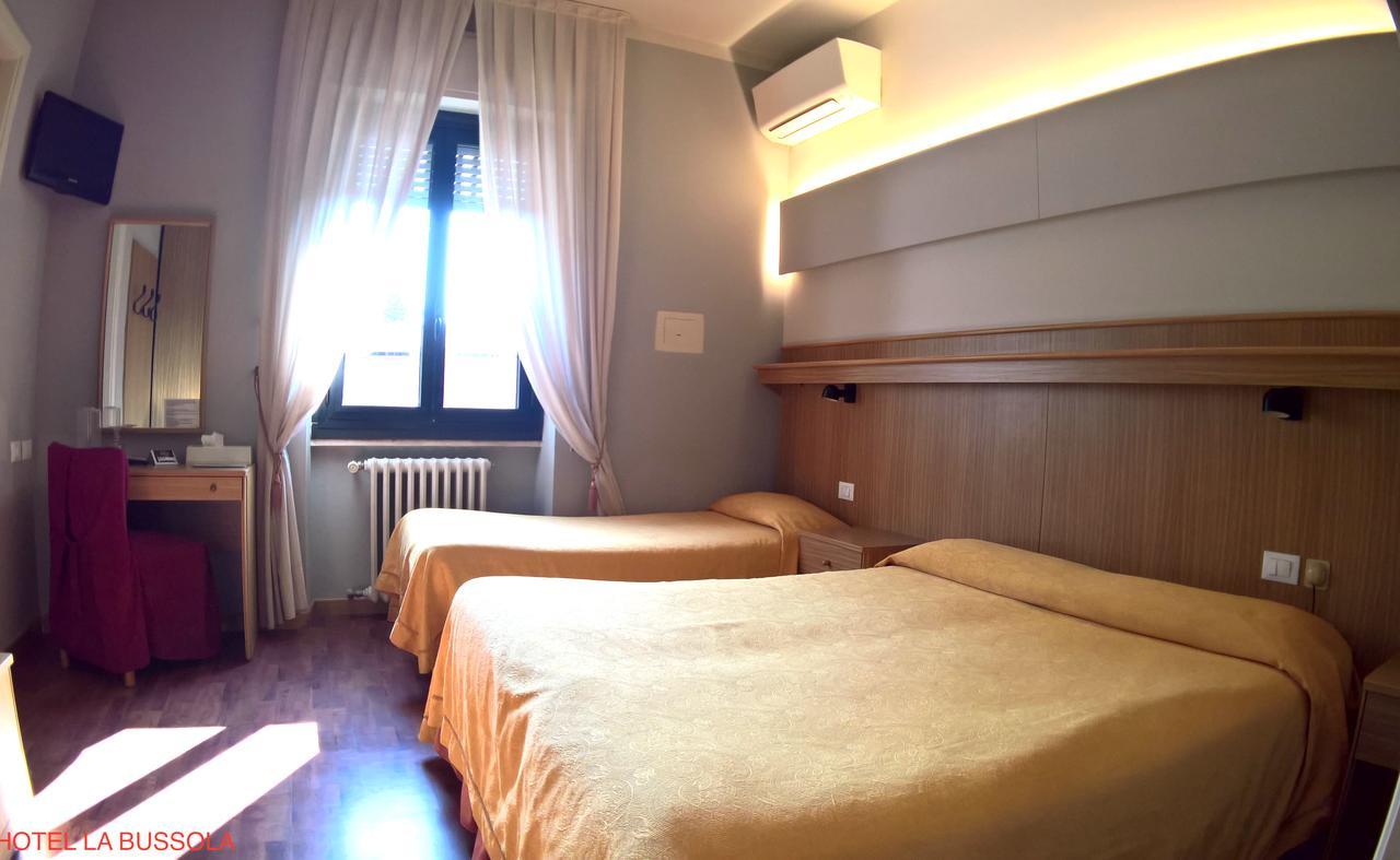Hotel La Bussola Padenghe sul Garda Bagian luar foto