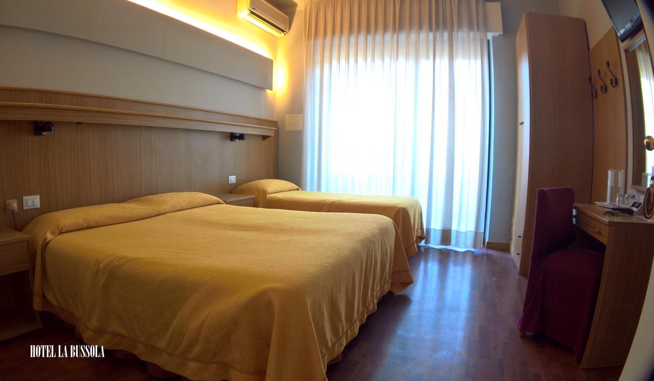 Hotel La Bussola Padenghe sul Garda Bagian luar foto