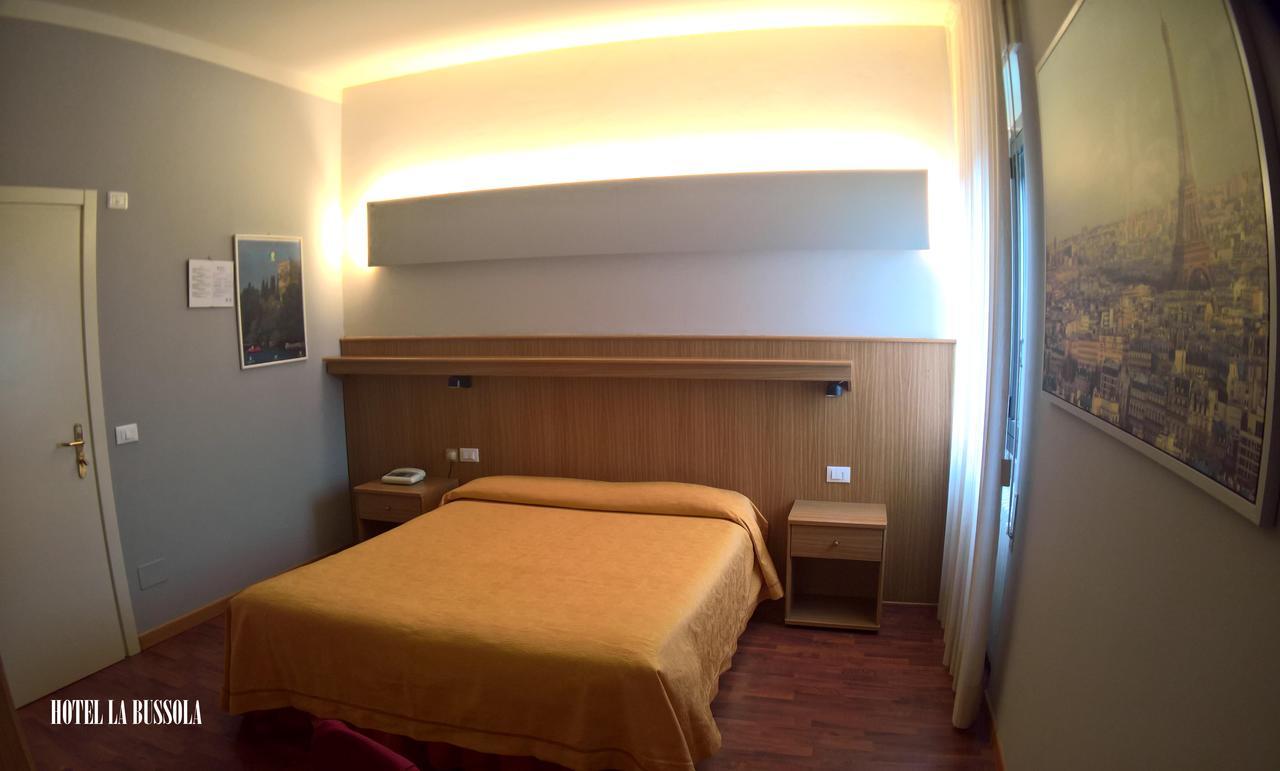Hotel La Bussola Padenghe sul Garda Bagian luar foto