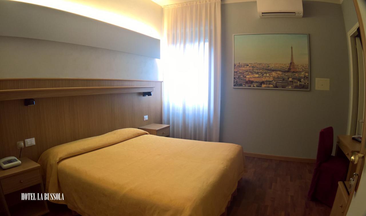 Hotel La Bussola Padenghe sul Garda Bagian luar foto