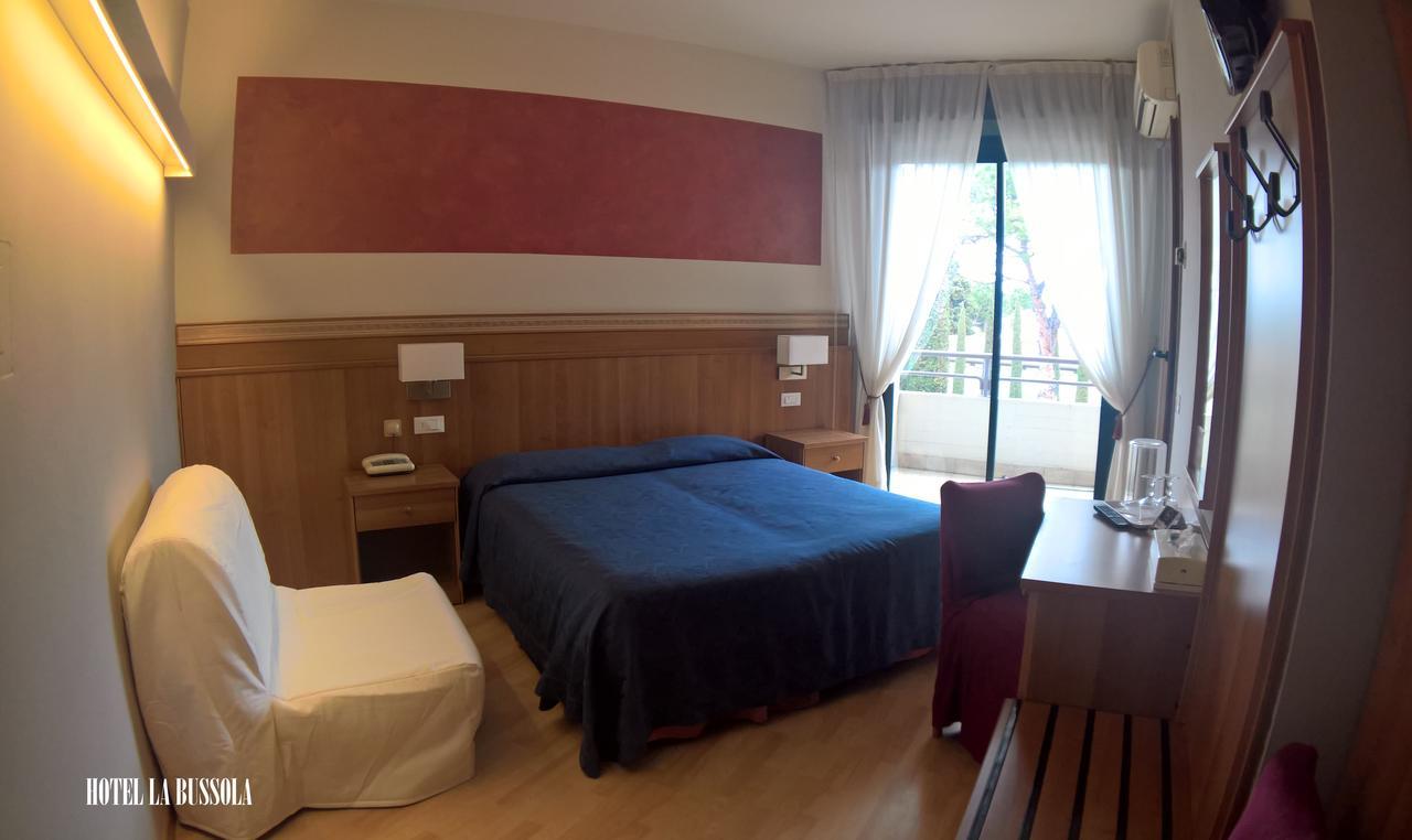 Hotel La Bussola Padenghe sul Garda Bagian luar foto