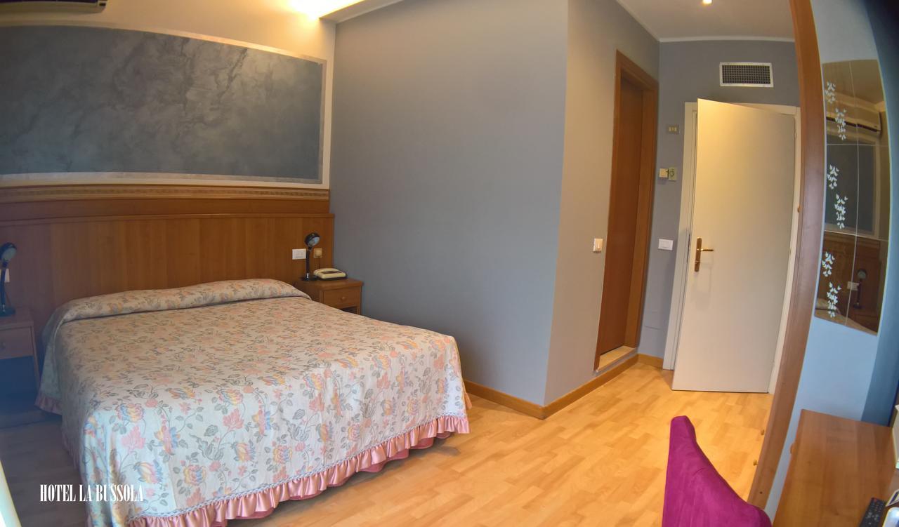 Hotel La Bussola Padenghe sul Garda Bagian luar foto