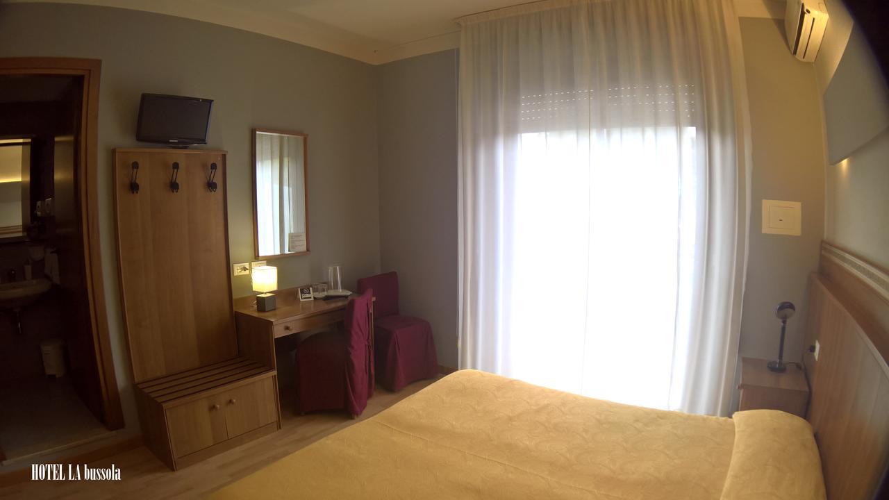 Hotel La Bussola Padenghe sul Garda Bagian luar foto