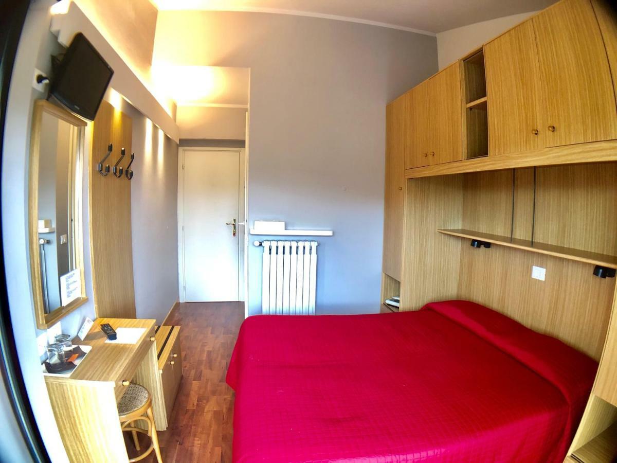 Hotel La Bussola Padenghe sul Garda Bagian luar foto